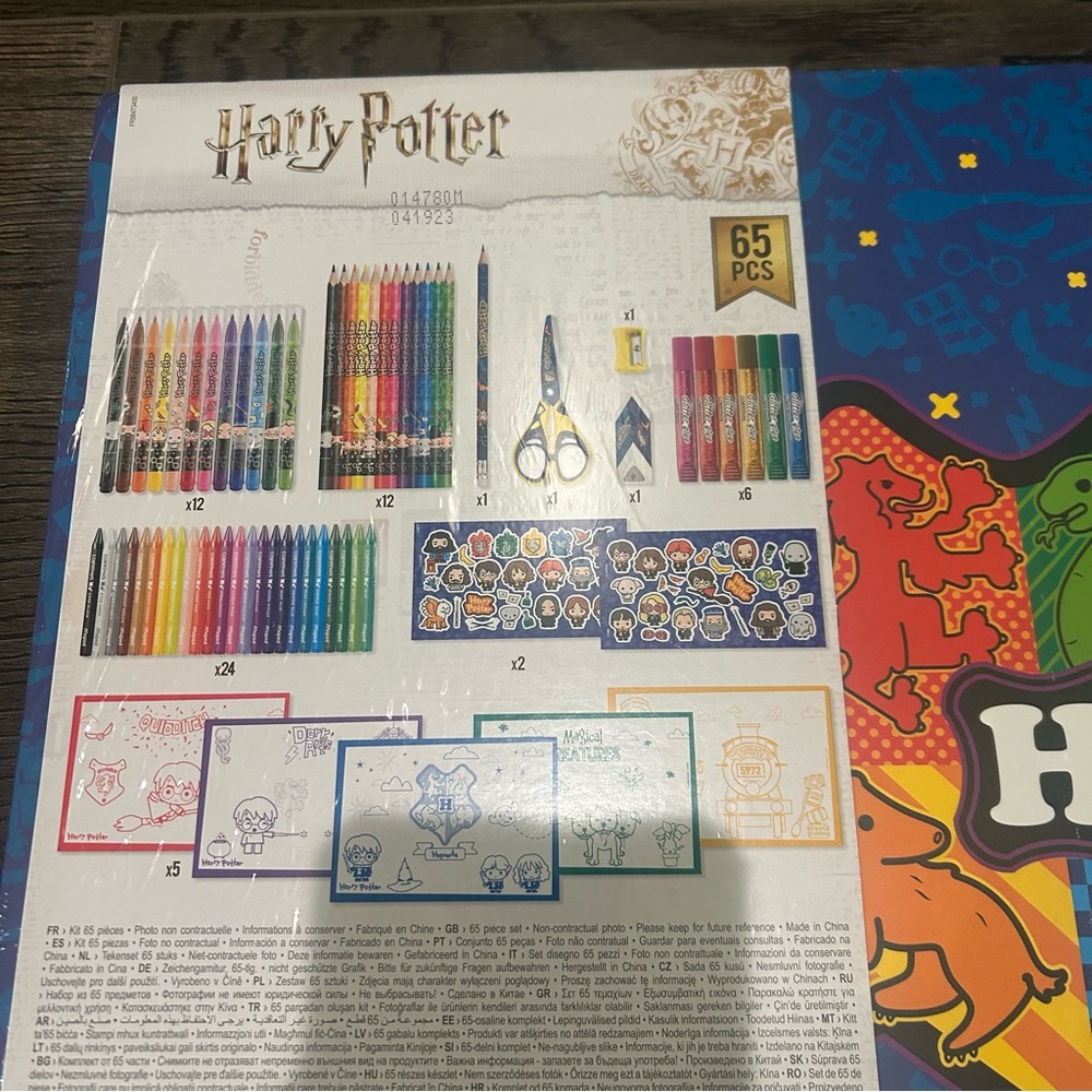 Harry Potter Coloring Book and Art Set - Picture 7 of 7